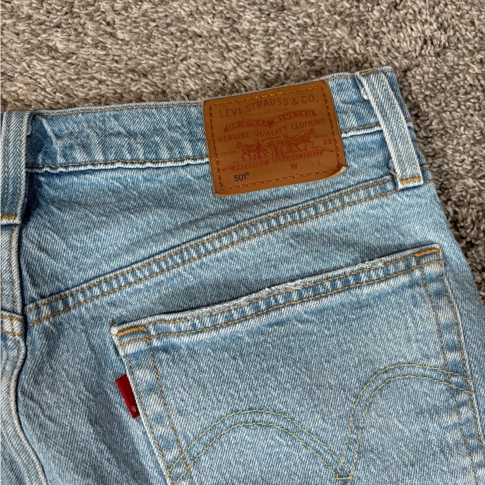 Levi’s Premium Cutoff Dad Shorts 30 Light Wash High Rise Button Fly Denim - Picture 4 of 9